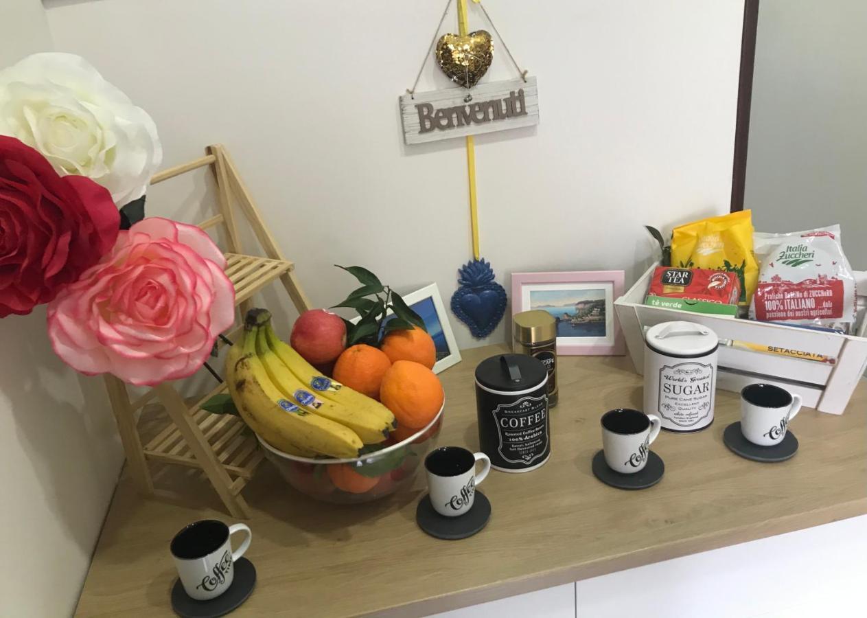 Regy Bed & Breakfast เนเปิลส์ ภายนอก รูปภาพ