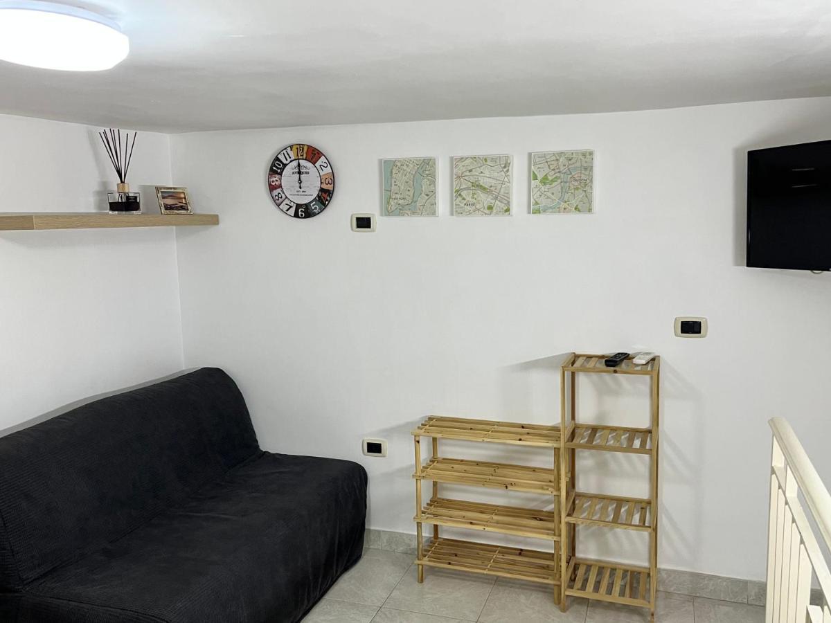 Regy Bed & Breakfast เนเปิลส์ ภายนอก รูปภาพ