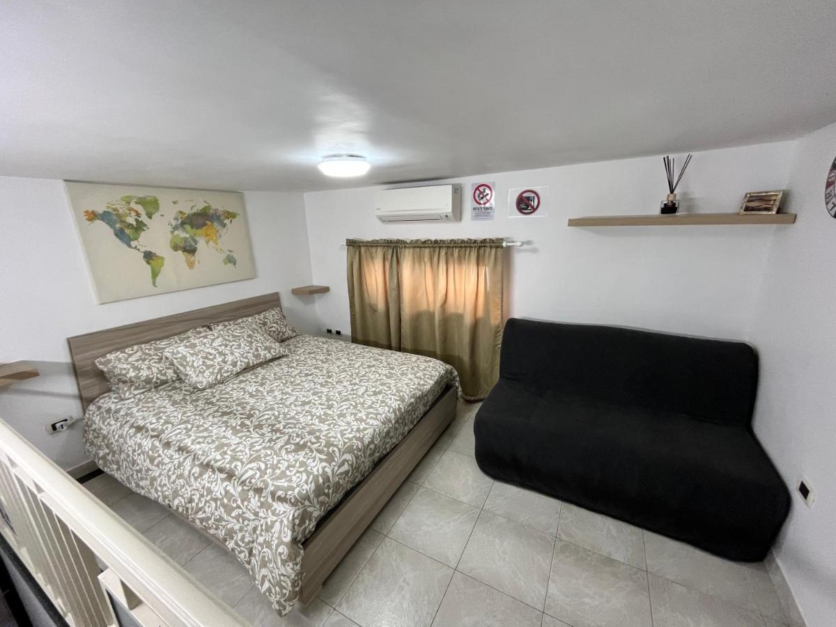 Regy Bed & Breakfast เนเปิลส์ ภายนอก รูปภาพ