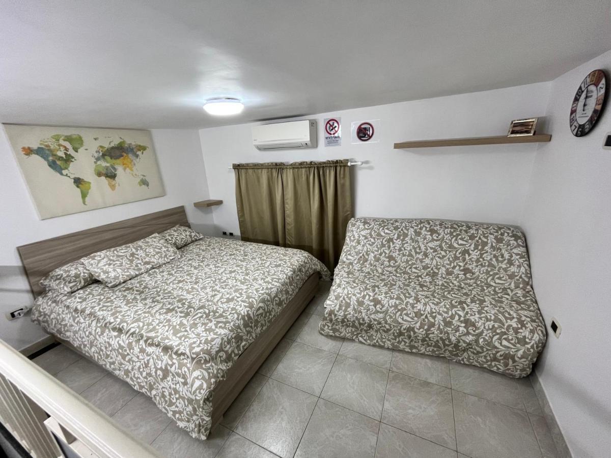 Regy Bed & Breakfast เนเปิลส์ ภายนอก รูปภาพ