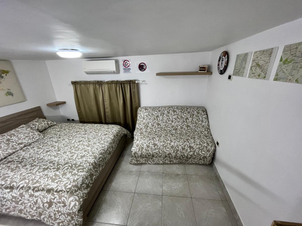 Regy Bed & Breakfast เนเปิลส์ ภายนอก รูปภาพ