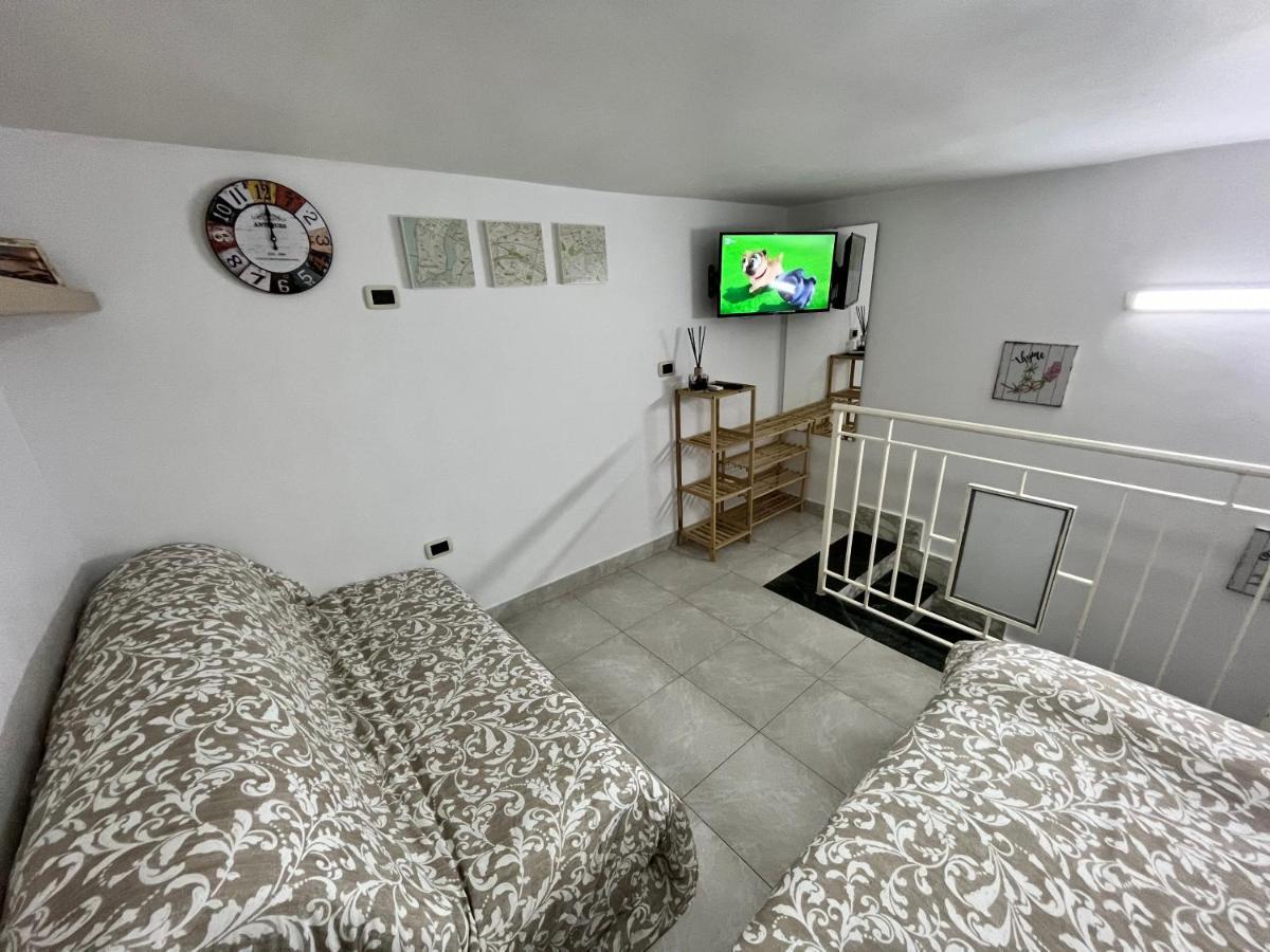 Regy Bed & Breakfast เนเปิลส์ ภายนอก รูปภาพ