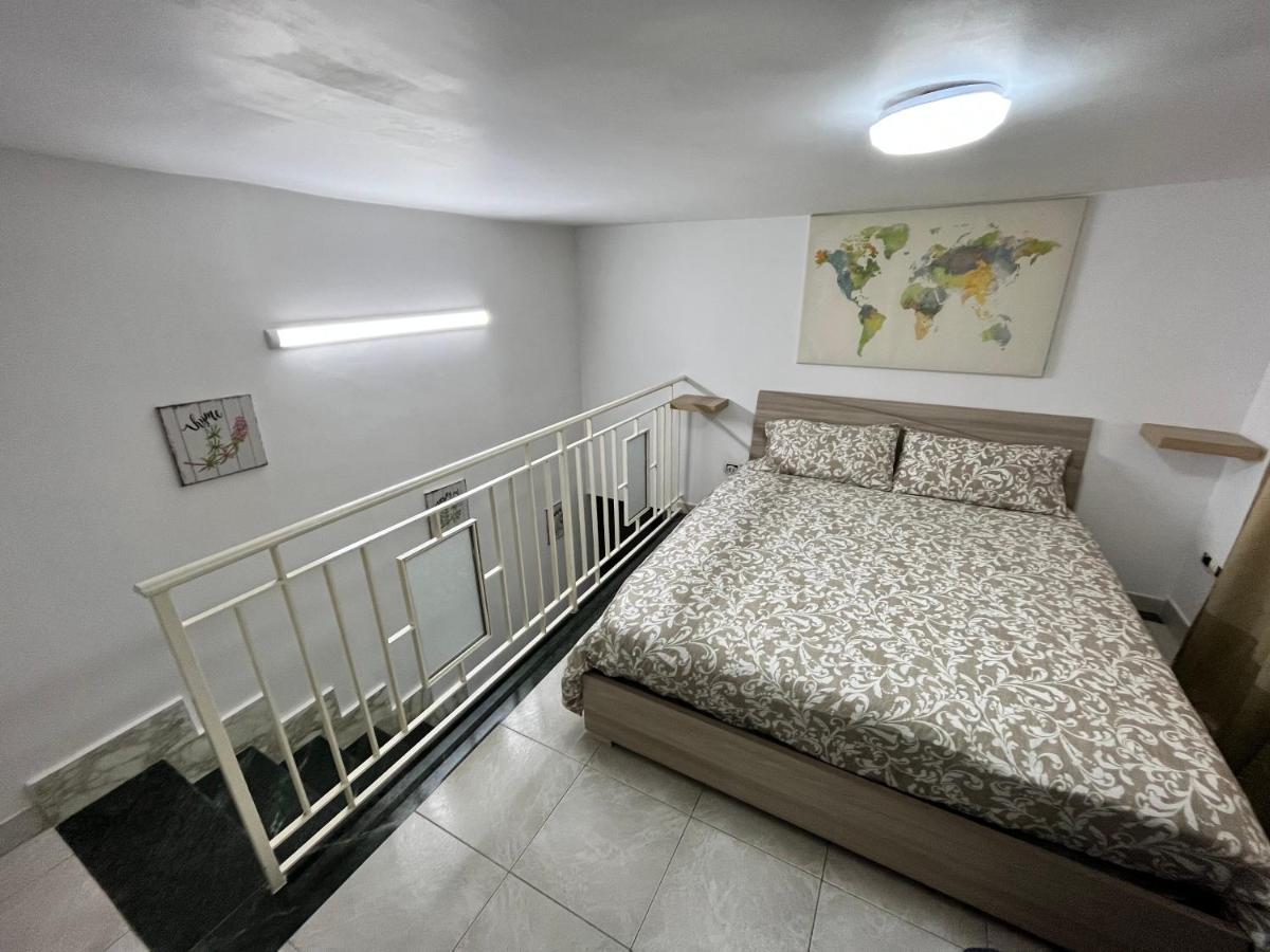 Regy Bed & Breakfast เนเปิลส์ ภายนอก รูปภาพ