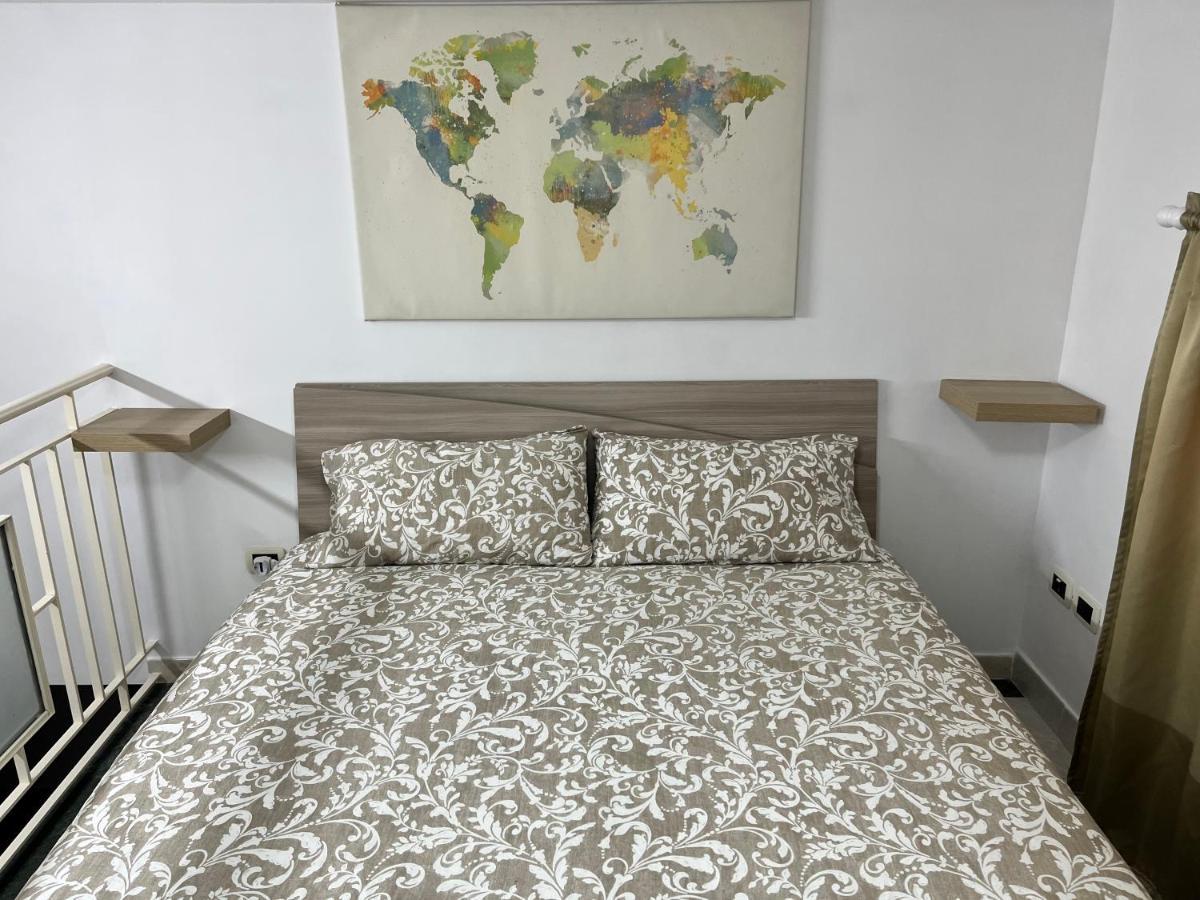 Regy Bed & Breakfast เนเปิลส์ ภายนอก รูปภาพ