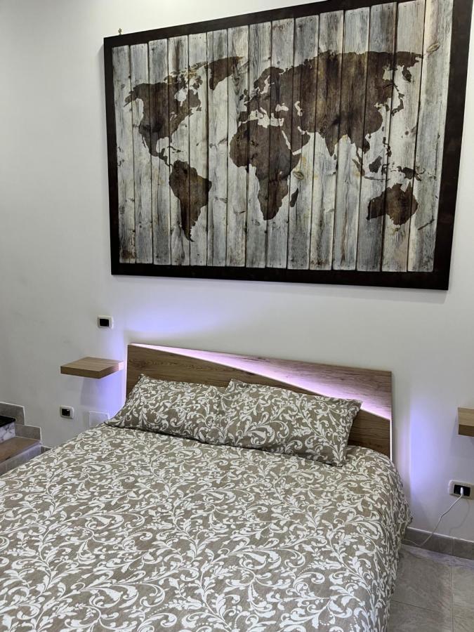 Regy Bed & Breakfast เนเปิลส์ ภายนอก รูปภาพ