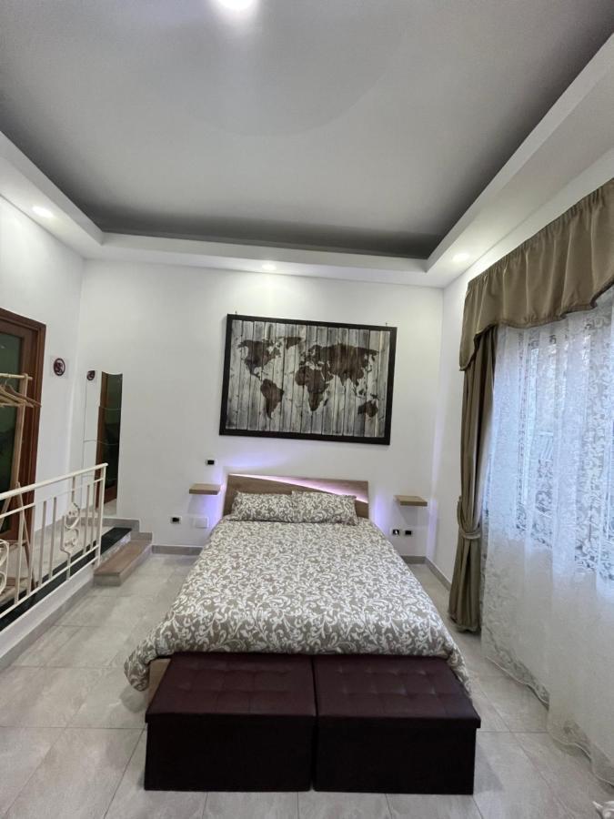 Regy Bed & Breakfast เนเปิลส์ ภายนอก รูปภาพ