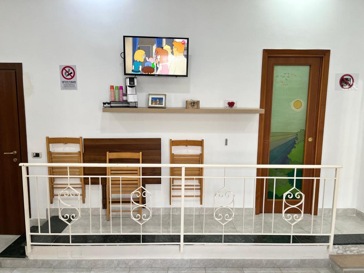 Regy Bed & Breakfast เนเปิลส์ ภายนอก รูปภาพ