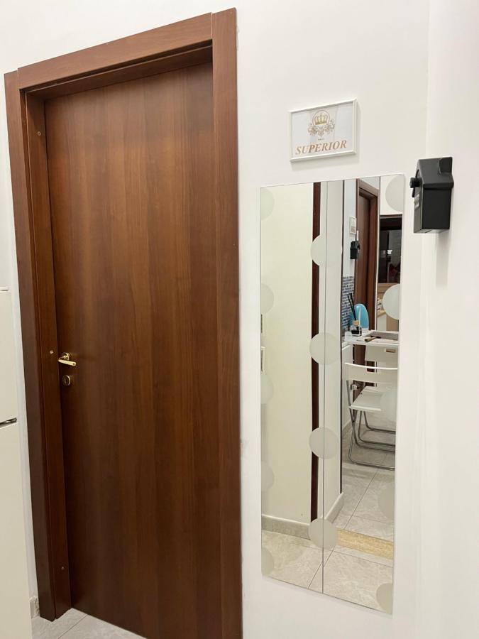 Regy Bed & Breakfast เนเปิลส์ ภายนอก รูปภาพ