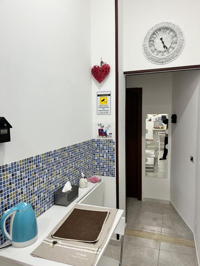 Regy Bed & Breakfast เนเปิลส์ ภายนอก รูปภาพ