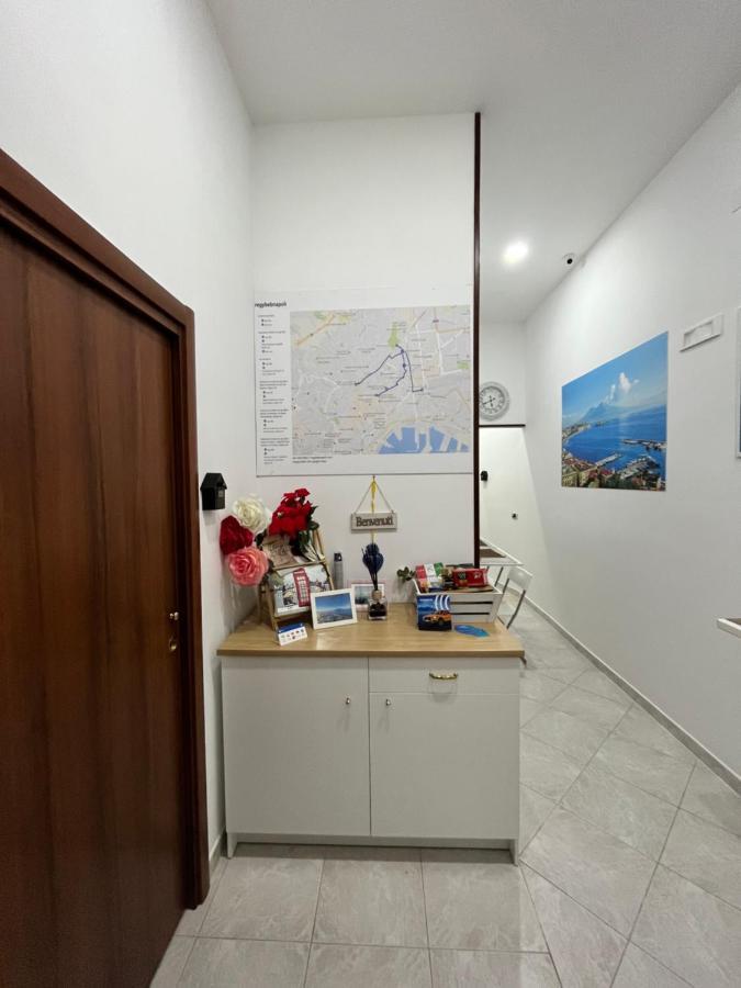 Regy Bed & Breakfast เนเปิลส์ ภายนอก รูปภาพ