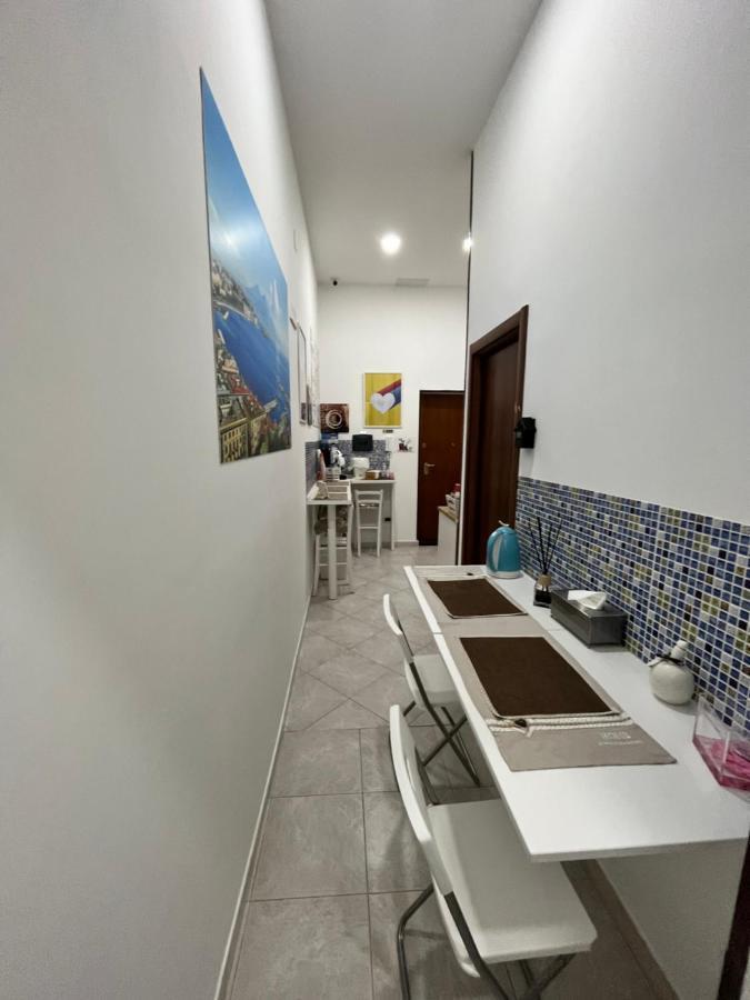 Regy Bed & Breakfast เนเปิลส์ ภายนอก รูปภาพ