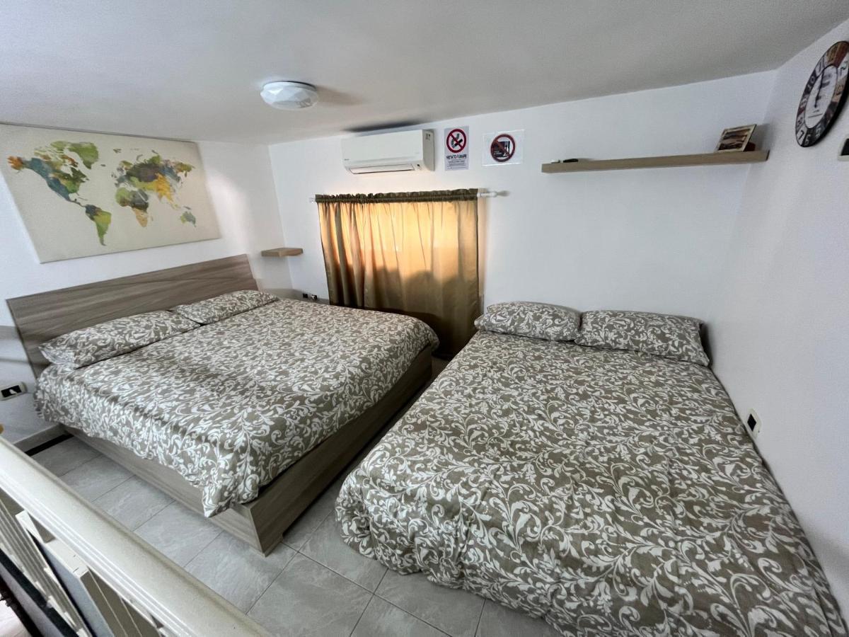 Regy Bed & Breakfast เนเปิลส์ ภายนอก รูปภาพ