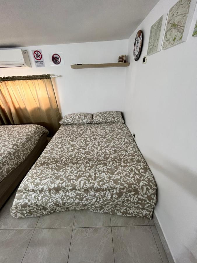 Regy Bed & Breakfast เนเปิลส์ ภายนอก รูปภาพ